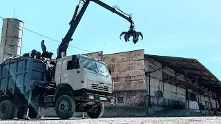 Found an abandoned hangar! Junkyard in Russian