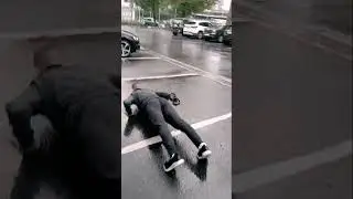 Отжимание под дождем 🥴 Пацани Видно Серйозні 💪🤙