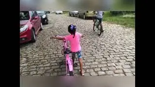Andando de bicicleta com os irmãos nota 10