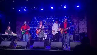 Hanging on the telephone. Blondie cover