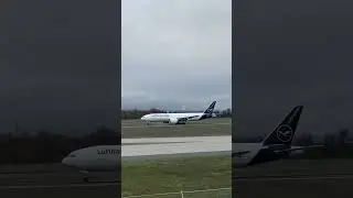 Plane Spotting at RWY 25R