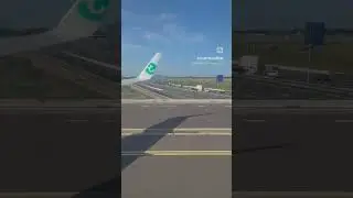 🔵 B737 Taxiing Over The Highway at AMS                #shorts #schipholairport  #B737