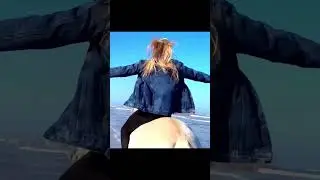 Clipping a horse’s hair off! Oddly satisfying |😲😲| #shorts