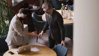 Footage: Hombres de negocios conociendose en un restaurant 1080p