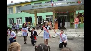 Вальс выпускников на последнем звонке в П. Ковалях