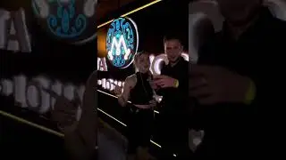 Изменил у всех на виду😳