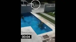 В бассейне