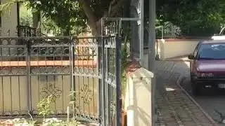 BAHCE KAPISI YANA ACILIR