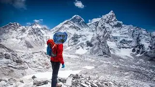 a very normal everest hike
