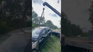Погрузка автомобиля манипулятором одной стропой