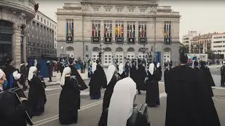 Desfile de agrupaciones folclóricas previo a la ceremonia de los Premios Princesa de Asturias