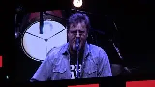 Bradley Walker & Vince Gill. Crossroads Guitar Festival 2019.