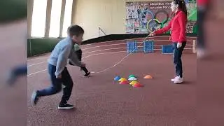 Подвижная игра с фишками и скакалкой