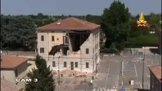 Implosione del municipio di S. Agostino