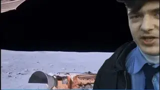на луне снимать нельзя (камеру вырубай)