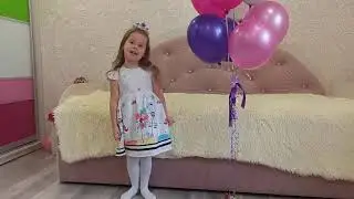 София читает стихи