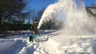 Просто убираю снег на даче.