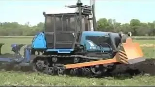 Трактор Агромаш 90ТГ в поле