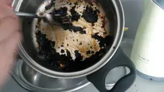 Как очистить подгоревшую кастрюлю