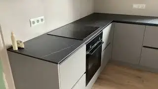 Стіл на кухню. Тонка стільниця.