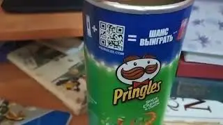 Komputersem ест чипсы Pringles со сметаной и луком