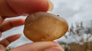 ACHEI MUITAS PEDRAS NESSA RUA DESATIVADA