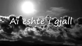 Ai eshte i gjall.