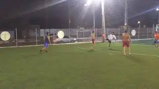 César (quase um golaço de calcanhar-1)