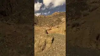 Горы Ирана отвесные скалы