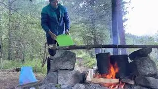 Разводим костер Алтай треккинговый поход и готовим завтрак для группы