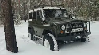 Один на УАЗЕ в лесу.