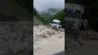 Перекрыта трасса Джубга-Сочи