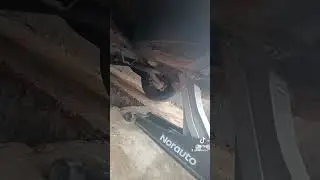 Toujours faire gaffe aux points de levage. Là on est bien !!!
