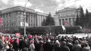 Парад войск Новосибирского гарнизона на площади Ленина