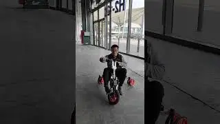 Assembled into the driving experience of the indoor drifting toy ride