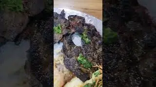 hígado en cebolla do arroz, ensalada, yuca y papa