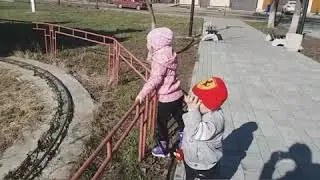 Гуляем с братом.....