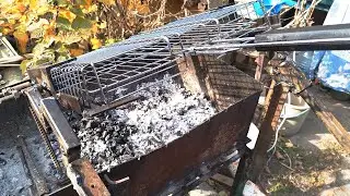 The device for turning the grill grate, for the barbecue