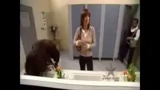 كاميرا خفية فى حمام بنات مسخرة