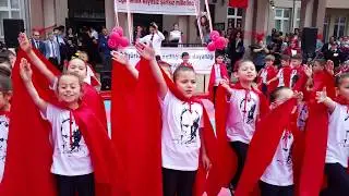 İZMİR'İN DAĞLARINDA ÇİÇEKLER AÇAR 23 NİSAN GÖSTERİSİ... 4K VİDEO