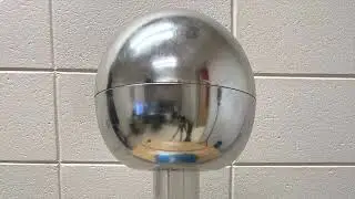 Van de Graaff generator demonstration