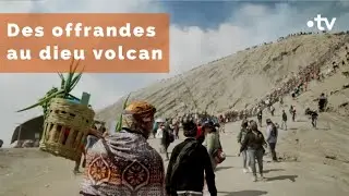 Indonésie : des offrandes au dieu volcan au mont Bromo