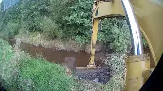 Destruction of the dam with a CAT 312 excavator