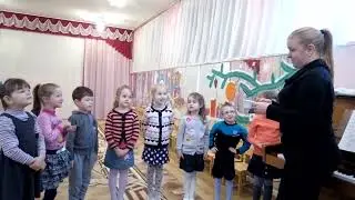 Пісня з грою на чашках