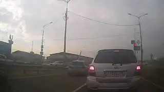 Еле увернулся