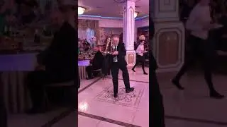 Аркадий Акопян выносит шашлык