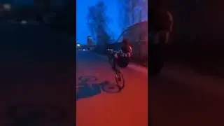стант на ВЕЛОСИПЕДЕ