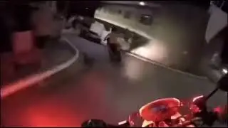 A hot police chase on a motorbike !