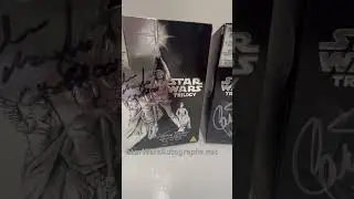 Star Wars Trilogy DVD signed Carrie Fisher, Peter Mayhew Chewbacca & Kenny Baker R2-D2