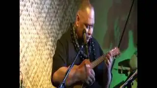 Ukulele Player Demo - Island Breeze Entertainment